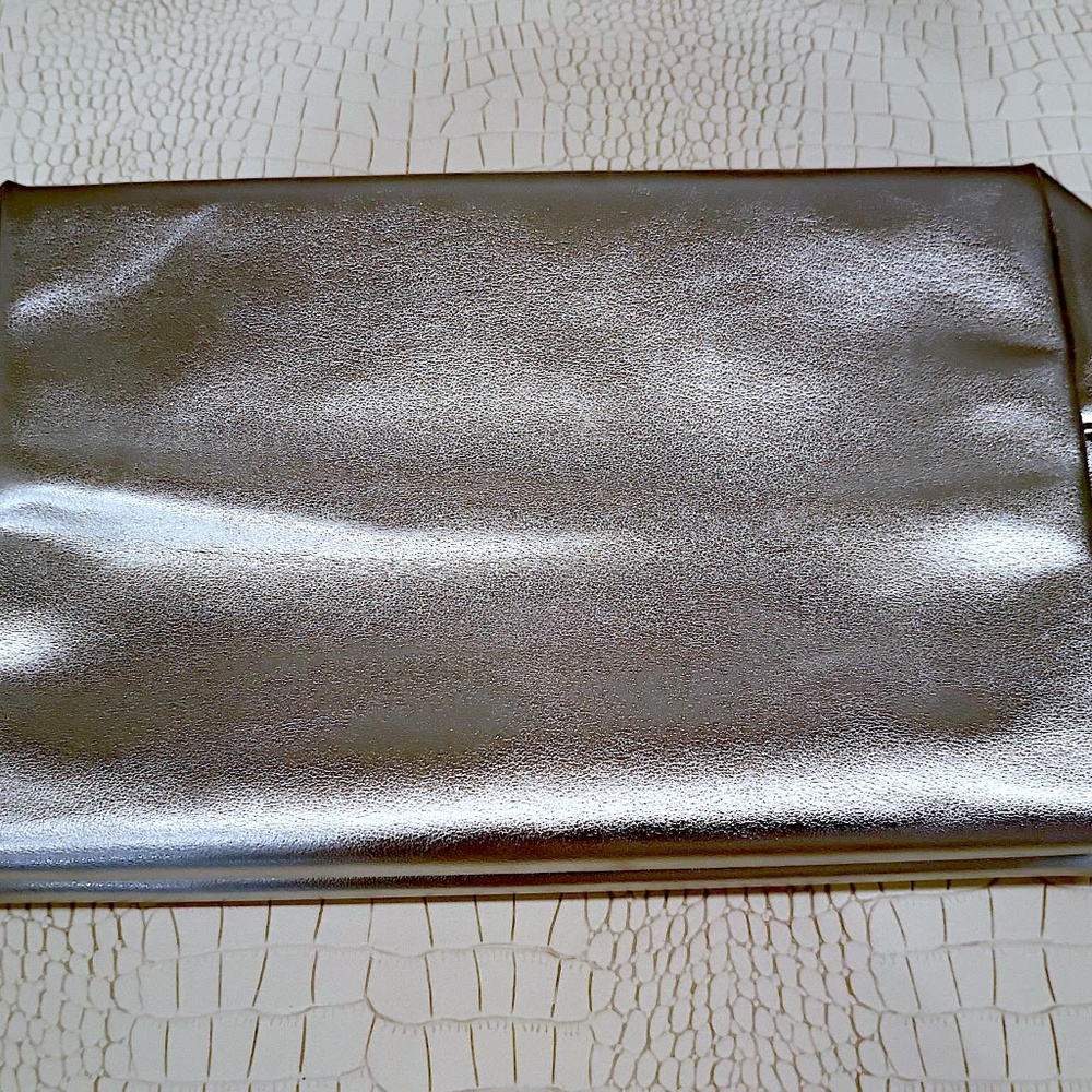 Yves Saint Laurent YSL Silver Bag Makeup Cosmetic Pouch Beaute Case NEW - Picture 4 of 7